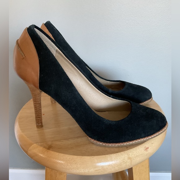 Kenneth Cole Reaction Black and Tan Shoes - Picture 3 of 6